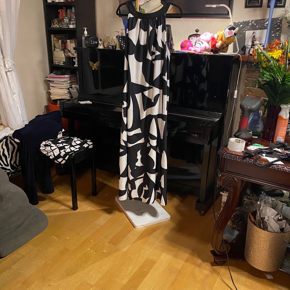 Black & White Abstract Halter Maxi Dress - Picture 4 of 4